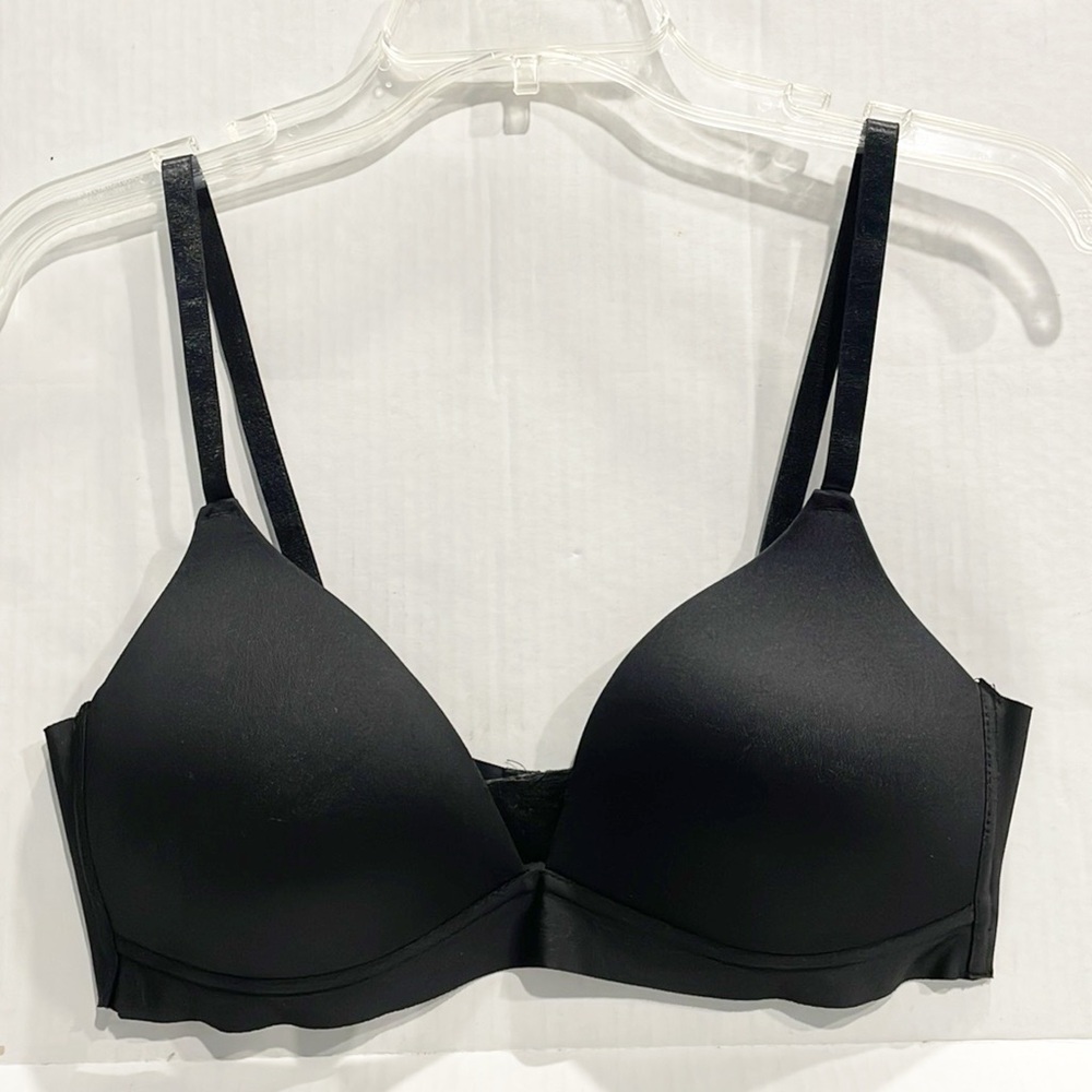 Catherine Malandrino women’s Black Bra Sz 38C padded no wire Back Hook Closure‎